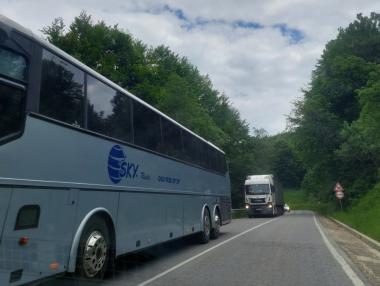 След заплаха от протест: АПИ се отказа да затваря пътя Мездра – Лютидол