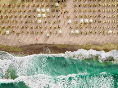 Вече и в България: Плаж предлага онлайн резервация на чадъри