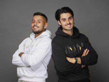 Тихият бизнес, или как двама предприемачи популяризират жестовия език в България