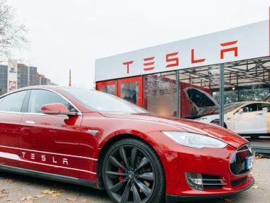 ЕС намали митата върху китайските електромобили на Tesla