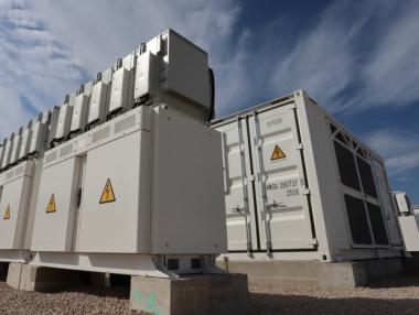 Вечерни новини: Заработи нов проект с ФЕЦ и батерия край Перник; БДЖ остава национален превозвач още 2 години