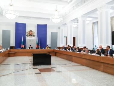 Отговорността за новата минимална заплата е на правителството