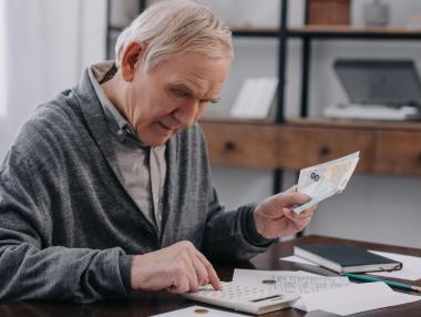 Все повече българи си купуват стаж за пенсия