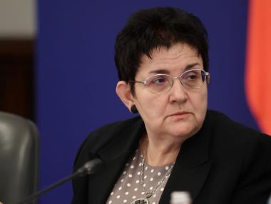 На час по лъжичка: МФ обмисля по-висок акциз за алкохола