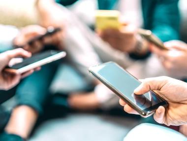 Over 40% of Bulgarians use their mobile devices for more than 4 hours a day