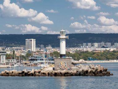 Област Варна: висока заетост и добро образование