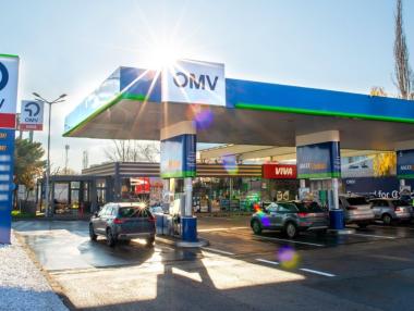 Нова визия и услуги: Първата изцяло обновена бензиностанция на OMV е в София