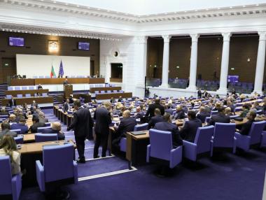 Парламентът задвижи специалния закон за бюджета