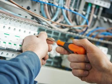 Вечерни новини: Компенсации за домакинствата, останали без ток; Хаос и безхаберие в БДЖ и НКЖИ