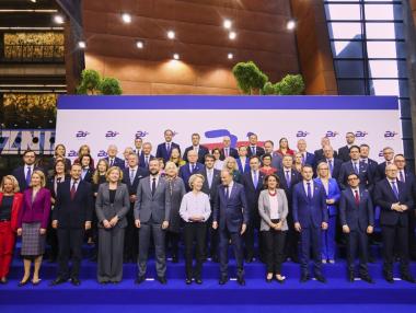 Евролидерите се събират на извънредна среща заради Украйна