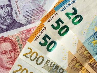 Q&A: По какъв начин и при какви условия ще влезе еврото в България?