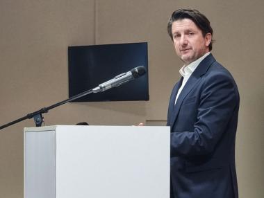 Участия в изложения и много срещи: Какво свърши министърът на туризма за 50 дни?