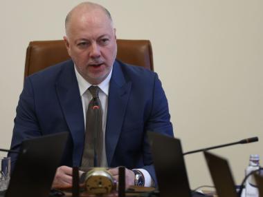 Желязков разпореди мащабна акция срещу складовете за алкохол и цигари