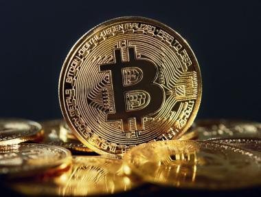 Биткойн отново премина прага от 90 000 долара