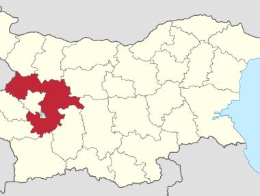 Област София: големи инвестиции и заплати, слабо образование и лоши пътища