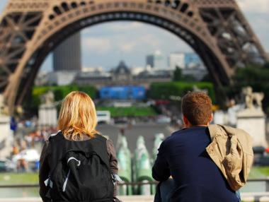 Какви реквизити трябва да съдържа договорът за организирано туристическо пътуване?