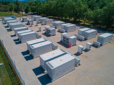 Новият балансьор в българската система: Как изглежда най-голямата батерия в ЕС (видео)