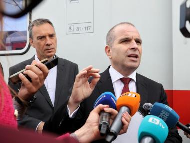 Караджов обеща експресни влакове до морето и жп връзка с летище Бургас