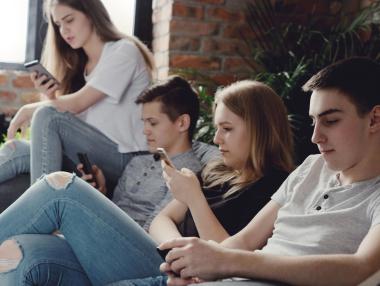 Инвестициите в TikTok ерата: Феноменът Gen Z на пазарите