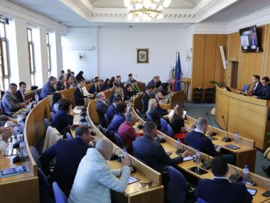 След целодневно заседание: Общинският съвет прие прекроения бюджет на София