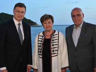 Управителят на БНБ обсъди с Георгиева и Домбровскис напредъка към еврозоната