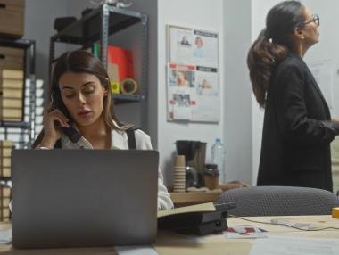 Населението в България се топи, държавната администрация расте