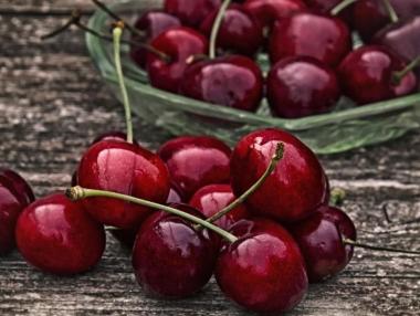 „Стихийно бедствие“: Първи глоби за спекула покрай Черешова задушница