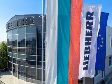 Германската Liebherr изгражда нов по-голям завод България