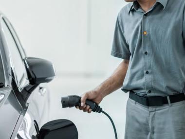 Вечерни новини: Държавни станции за е-коли; Американски солари в Благоевград?