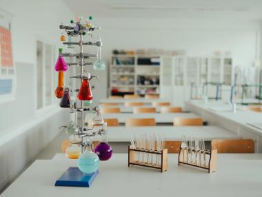 Уж учат в математически гимназии, но избират матура по езици