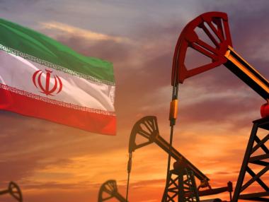 Петролът поевтиня рязко след „примирието“ на Тръмп