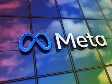 ЕК заплашва Meta с всекидневни глоби заради модела „плати или се съгласи“