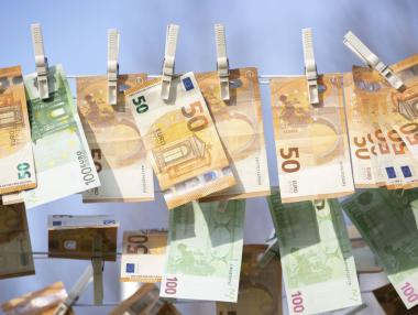 „Черният“ списък на ЕС за борба с прането на пари скара Европарламента и Комисията