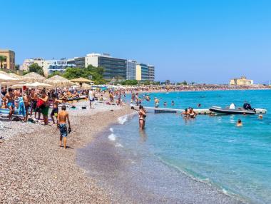 Над 40% от българите не могат да си позволят едноседмична почивка (Графика)