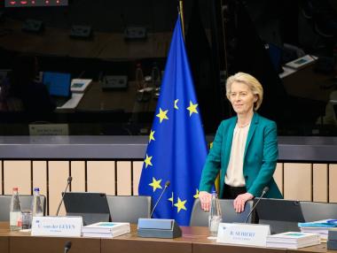 Комисията подготвя рекорден бюджет на ЕС за 1.7 трлн. евро