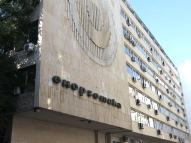 КЗК пита Министерство на енергетиката по проверката на „Лукойл“