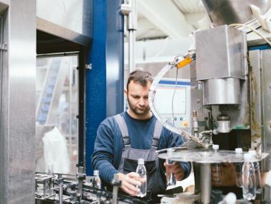 Вечерни новини: Растежът на икономиката е над 3%; Председателката на КЗП готова за премиер