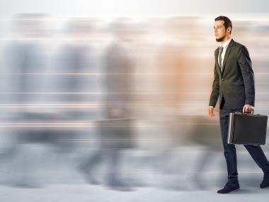 Нова ера на пазара на труда: AI наистина „яде“ работните места на младите