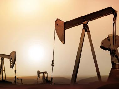 Петролът поевтинява заради слабо търсене в САЩ и свръхпредлагане