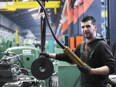 Вечерни новини: Страхотен дефицит на работници в България; Бизнесът минава на 15-минутен пазар на ток