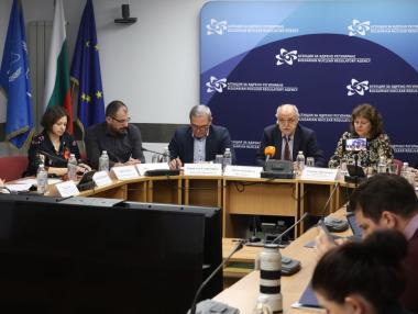 Държавата най-накрая закрепва ядрения регулатор с по-високи такси и повече ресурси