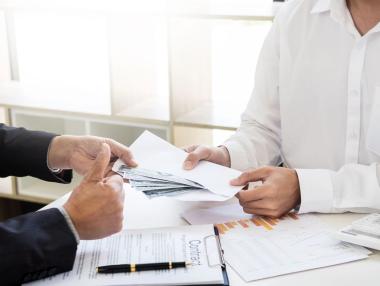 Държавният сектор увеличава доминацията си на пазара на труд в малките общини