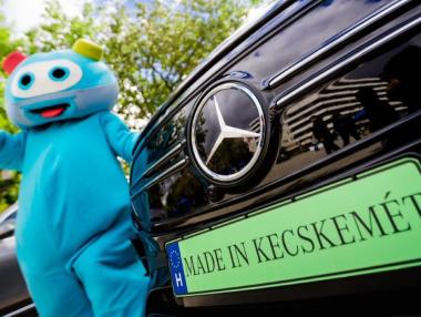 Mercedes мести 30% от производството си в Централна Европа