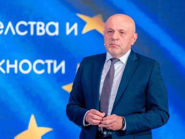 Дончев: Еврозоната не е гаранция за успех, но е възможност