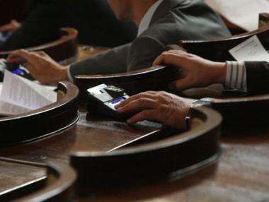 Депутатите гласуват промени в Закона за защита на потребителите