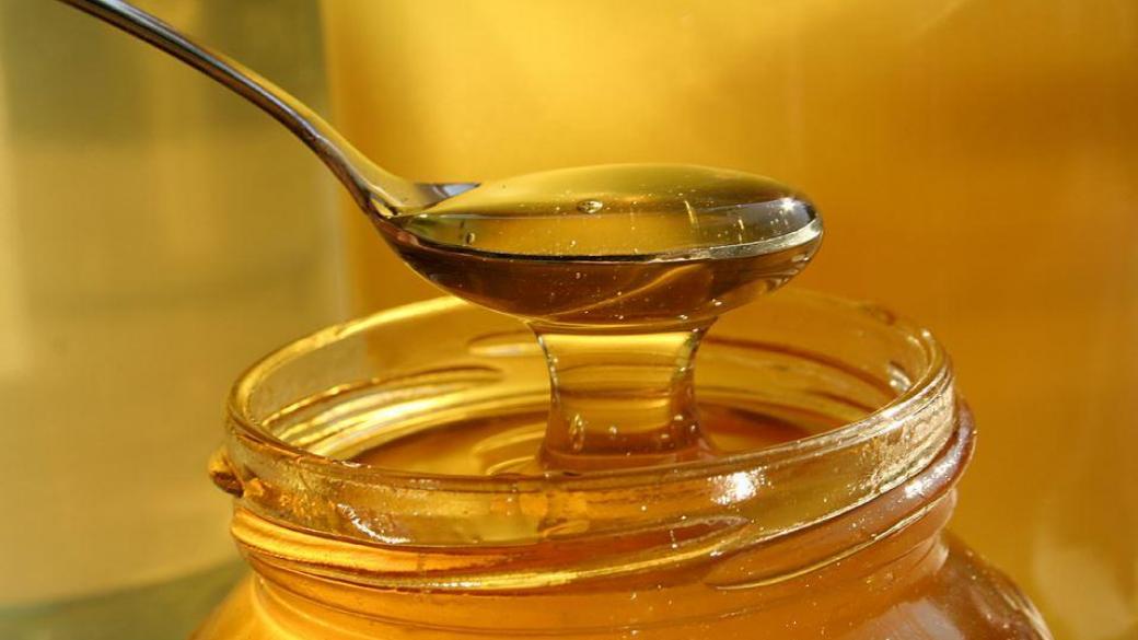Производството на мед спада наполовина