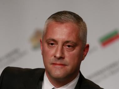 Искат оставката на Божидар Лукарски заради лъжа