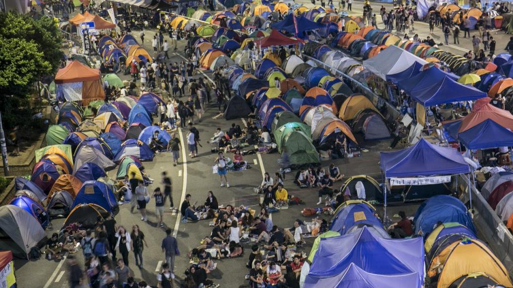 Хонконгски „майдан“: Студентите чакат властта да ги чуе