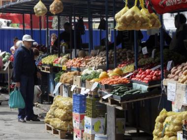 Домати, краставици, кайма и брашно поскъпват