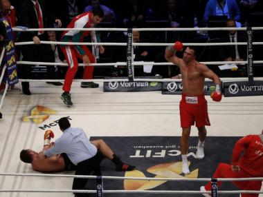 Кличко нокаутирал Пулев с 200 кг удар